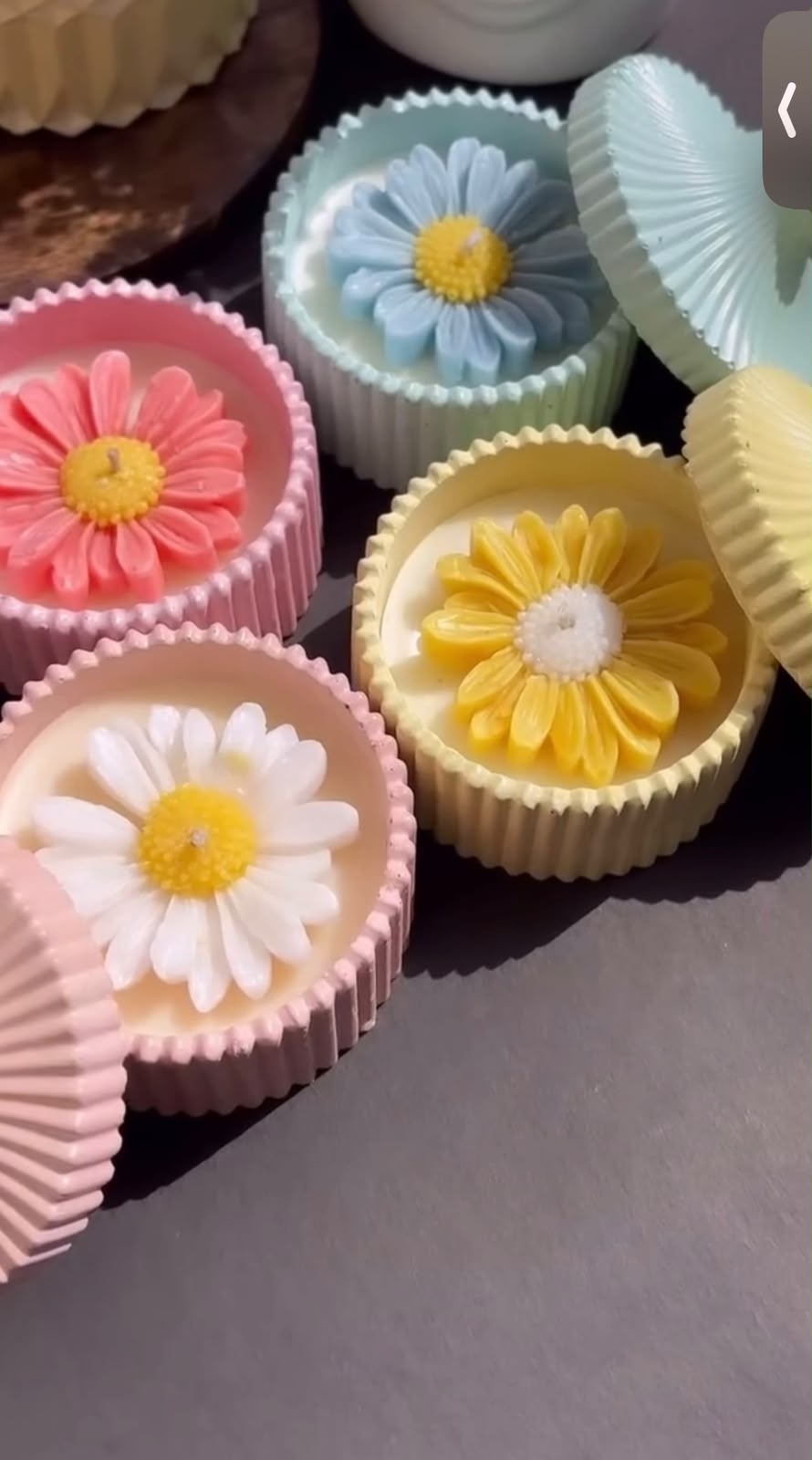 Daisy Bloom Trinket Candle